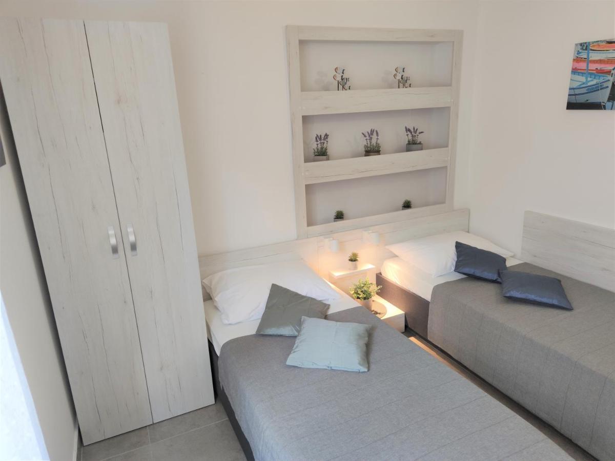 Apartments Rak Vis Bagian luar foto
