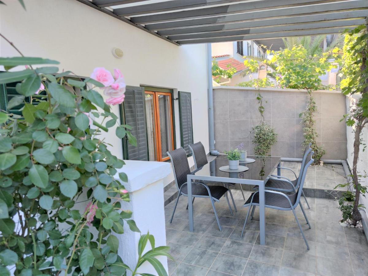 Apartments Rak Vis Bagian luar foto