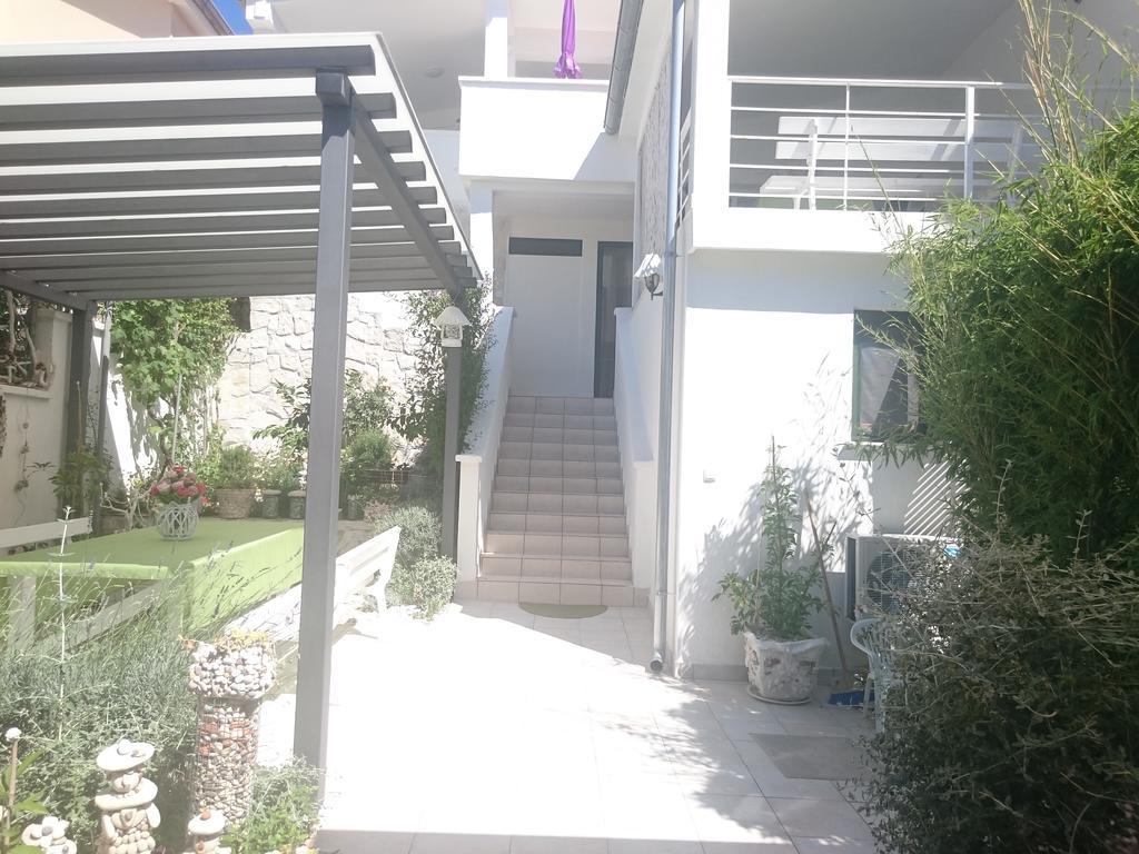 Apartments Rak Vis Bagian luar foto